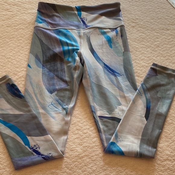 Athleta elation 7/8 tight Blue and Gray Patterned Leggings - Picture 4 of 10